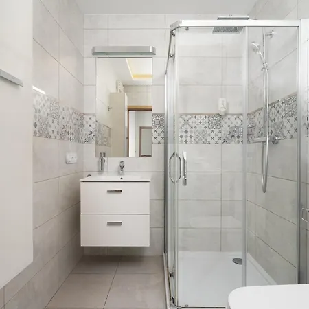 Urban Chic - Large & Stylish, Metro Nearby Grzybowska 85-5 Apartment