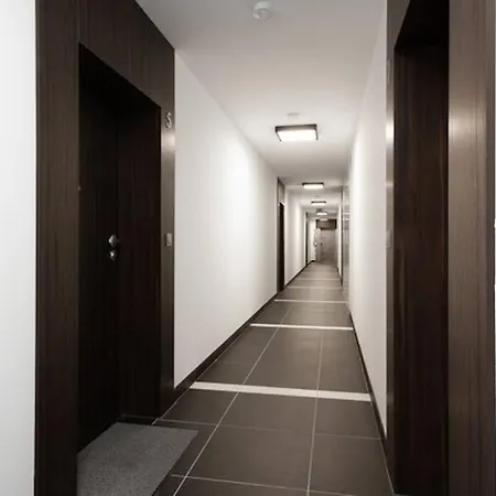 Urban Chic - Large & Stylish, Metro Nearby Grzybowska 85-5 * Varşova